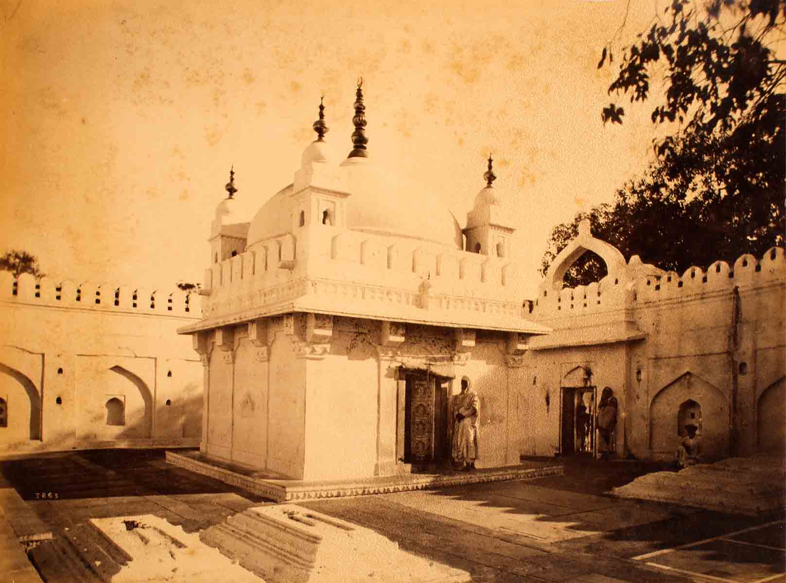 Raja Deen Dayal Tomb of Khowaja Burhan-ud-deen Owlia at Rozah (1888)