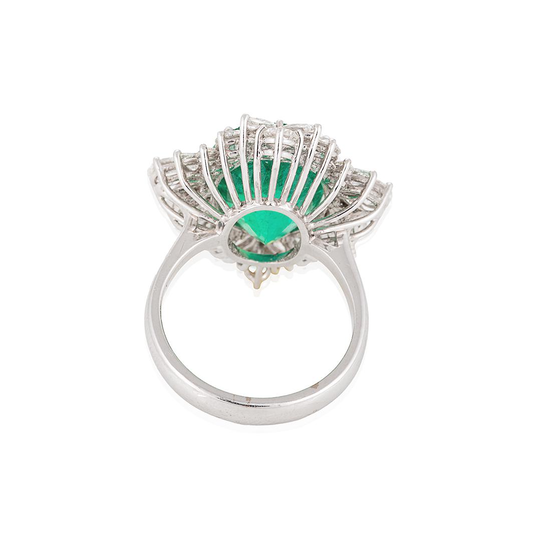 Beautiful emerald and diamond ring