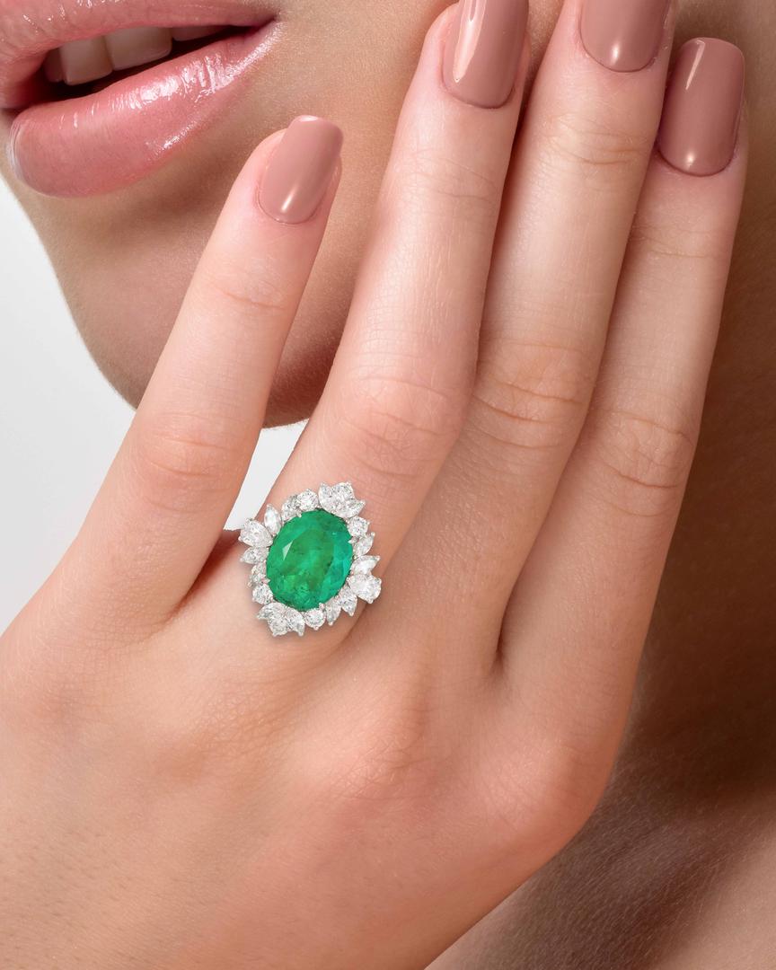 Beautiful emerald and diamond ring