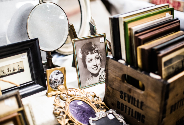 How to acquire antiques online